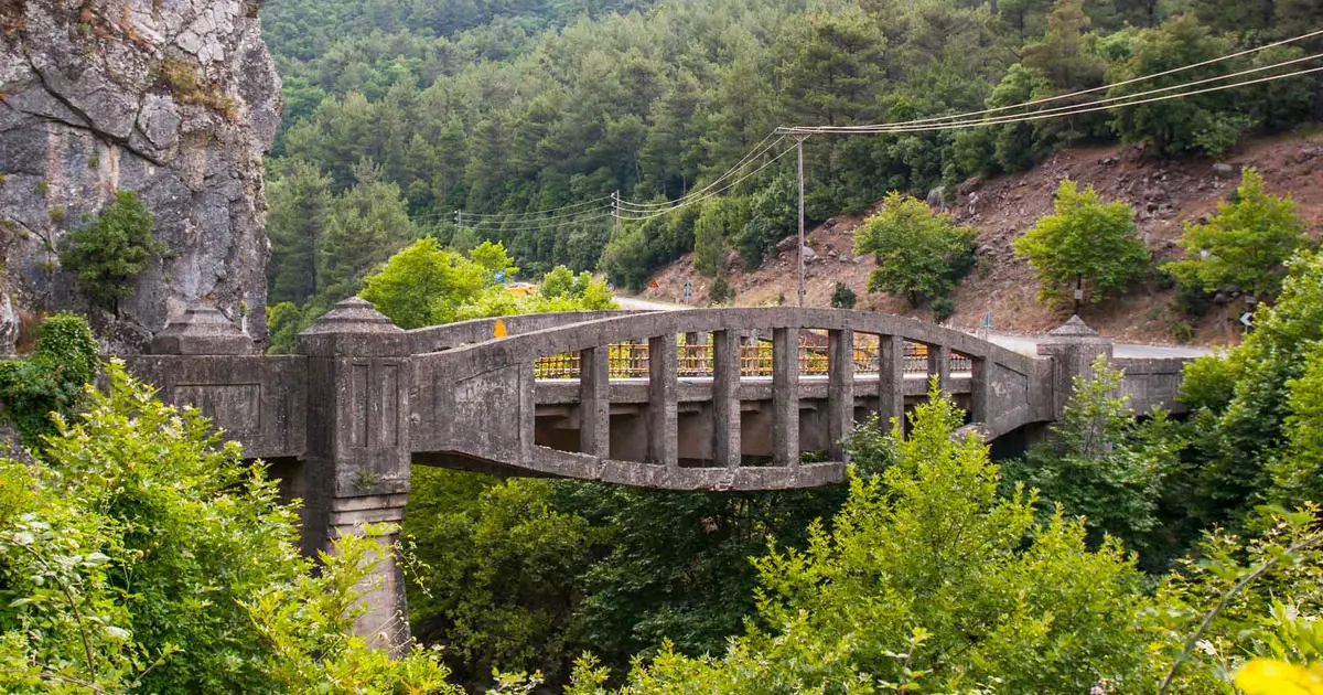 Πόρτα Παναγιά  Περτούλι - Ελάτη  Νεραϊδοχωρι 